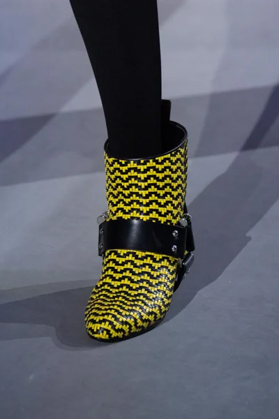 Look 3